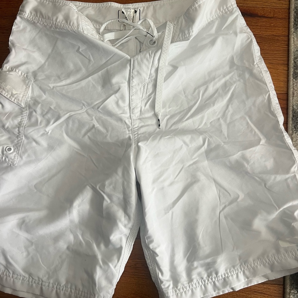 Oakley White Board Shorts Lightweight Quick-Drying NWOT white
